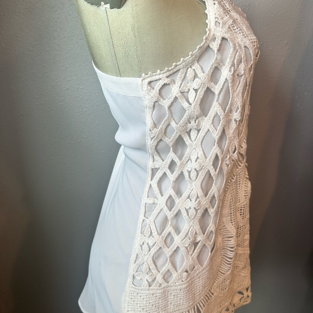 Banana Republic White Crochet Pattern Top - Picture 4 of 6